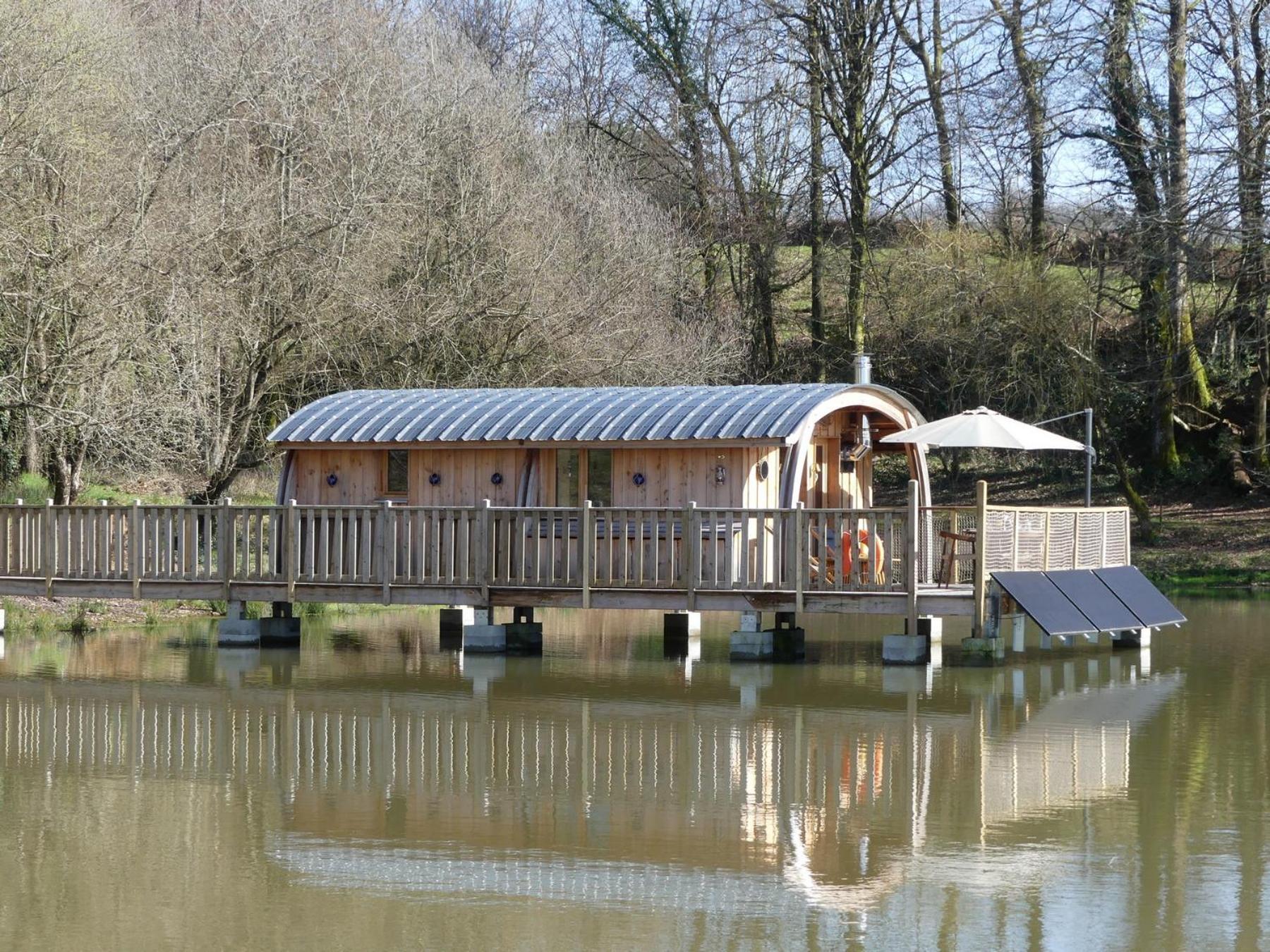 Bed and Breakfast Domaine De La Clauzade Saint-Germain-les-Vergnes Exterior foto