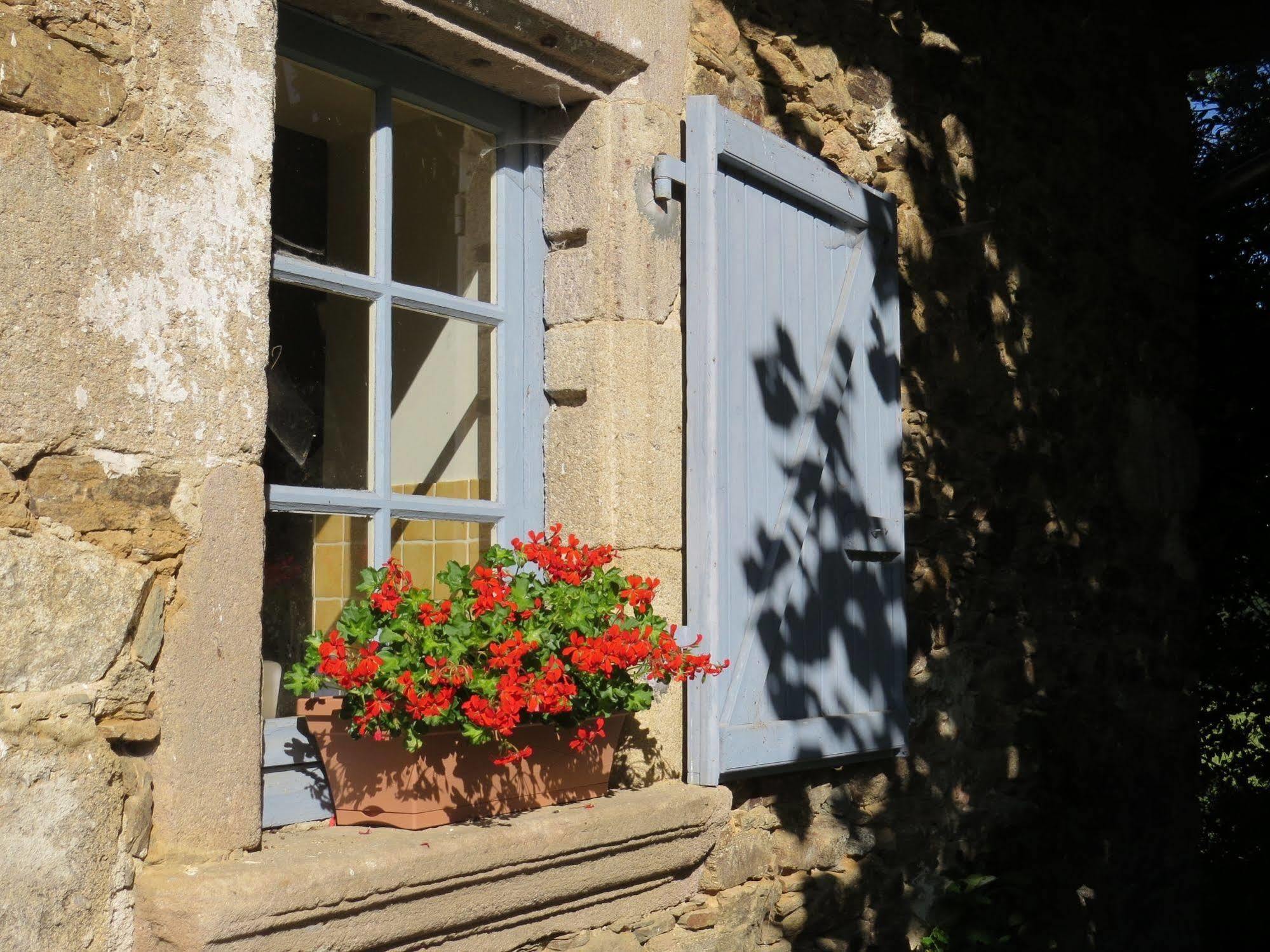 Bed and Breakfast Domaine De La Clauzade Saint-Germain-les-Vergnes Exterior foto